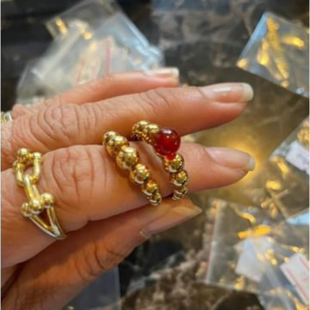 18karat real Gold sz 8 ring